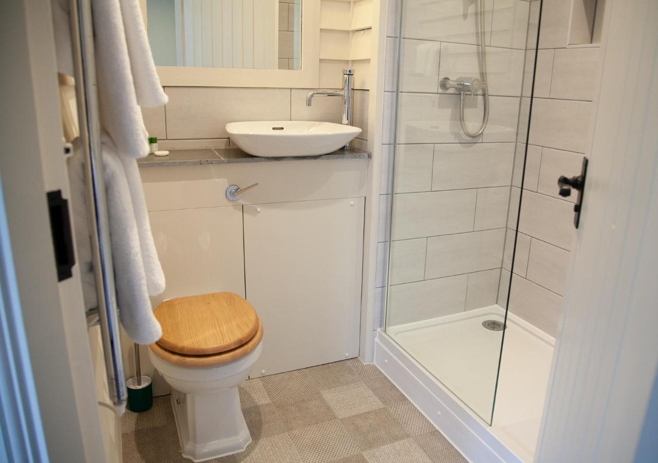 The Kings Arms Hotel Малмсбери Номер фото